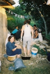  עובדים באדמה